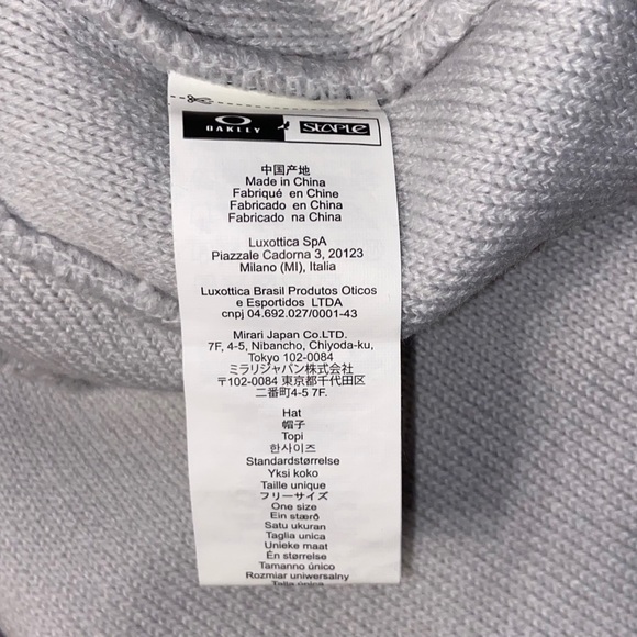 Oakley Unisex Grey Pom Beanie With Red Logo - Picture 4 of 4